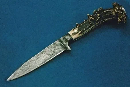 Messer aus Damaststahl als Beispiel für verarbeitetes Eisen