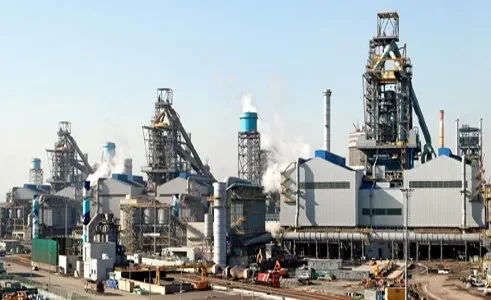 Moderne Großhochöfen zur industriellen Roheisenerzeugung